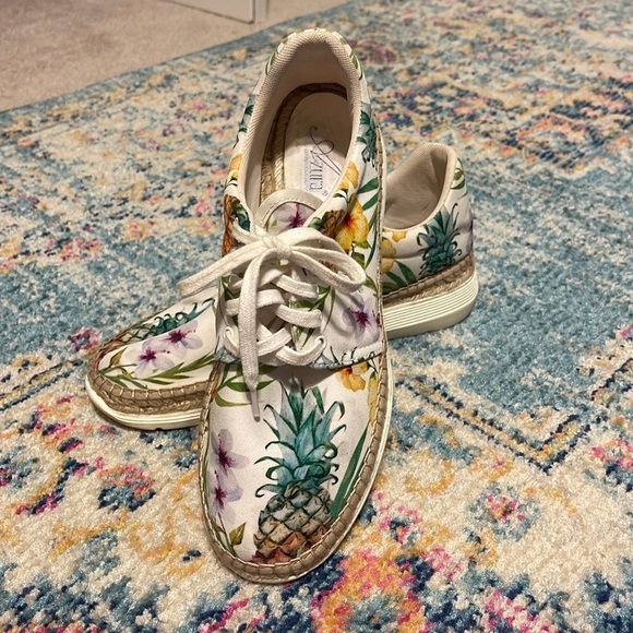 LIKE NEW Azura European Luxury sneakers espadrilles  eu 40, us 9​​ - Picture 1 of 6